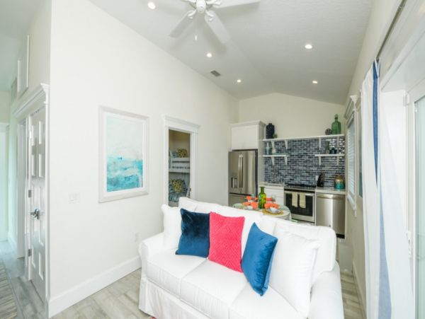 Lovely 2 Bedroom Pool Unit Sleeps 6 Guests