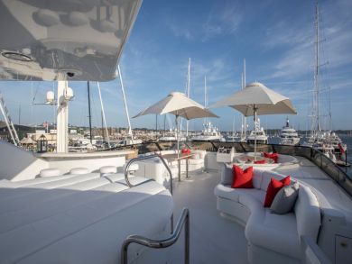 Elite Luxury Power Yacht with Five Staterooms and Full Crew