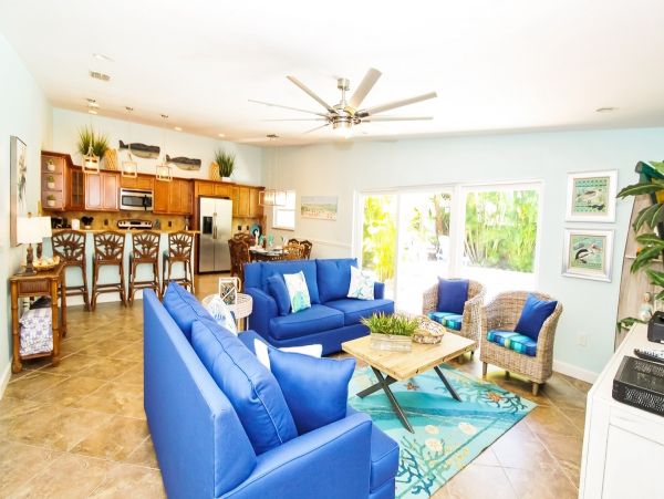 Holmes Beach 3 Bedroom Vacation Home 75 Yards to the Beach