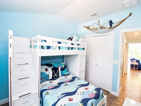Holmes Beach 3 Bedroom Vacation Home 75 Yards to the Beach