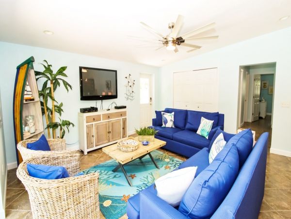 Holmes Beach 3 Bedroom Vacation Home 75 Yards to the Beach