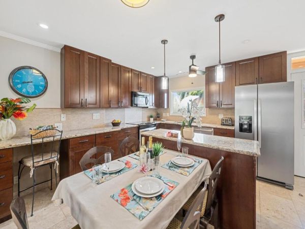 Lahaina Maui Vacation Rental Spacious 3-Bedroom Condo with Beach Access