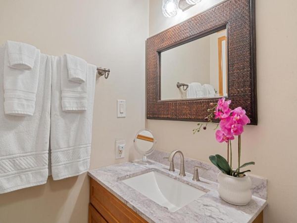 Lahaina Maui Vacation Rental Spacious 3-Bedroom Condo with Beach Access