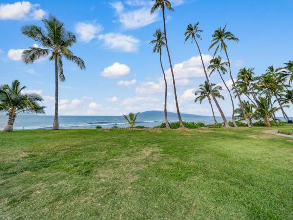 Lahaina Maui Vacation Rental Spacious 3-Bedroom Condo with Beach Access