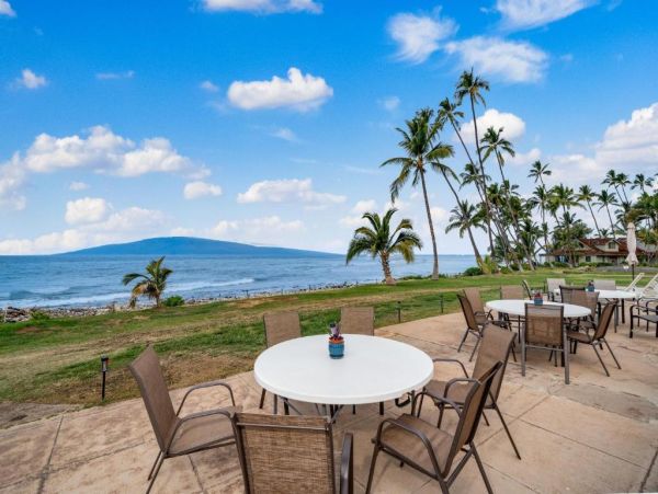 Lahaina Maui Vacation Rental Spacious 3-Bedroom Condo with Beach Access