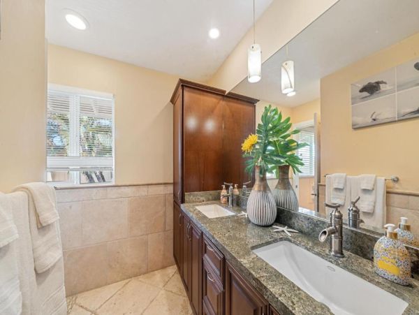 Lahaina Maui Vacation Rental Spacious 3-Bedroom Condo with Beach Access