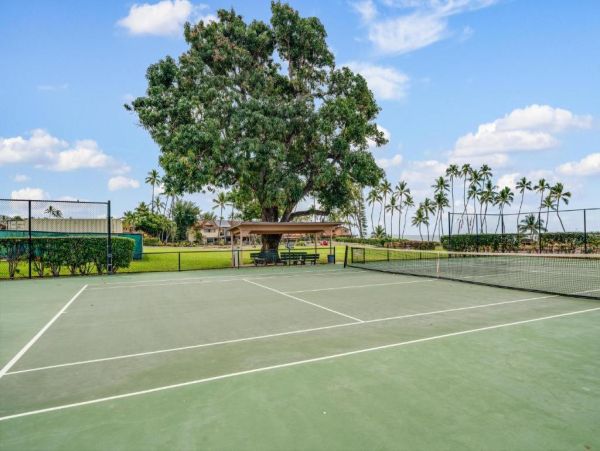 Lahaina Maui Vacation Rental Spacious 3-Bedroom Condo with Beach Access