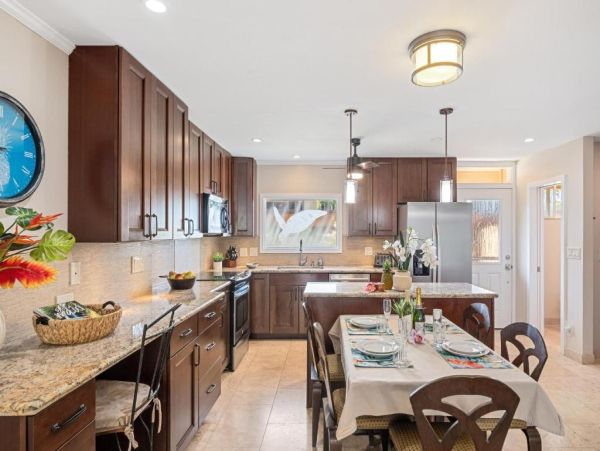 Lahaina Maui Vacation Rental Spacious 3-Bedroom Condo with Beach Access
