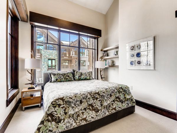 Vail Luxury Vacation Rental Sleeps Six Guests Walk to Lifts