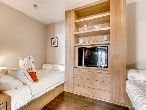 Vail Luxury Vacation Rental Sleeps Six Guests Walk to Lifts