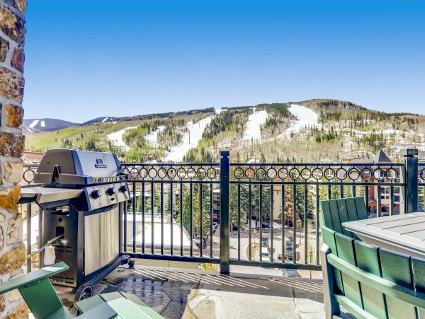 Vail Luxury Vacation Rental Sleeps Six Guests Walk to Lifts