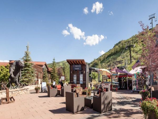 Exquisite Vacation Retreat with 4 Bedrooms & Private Spa