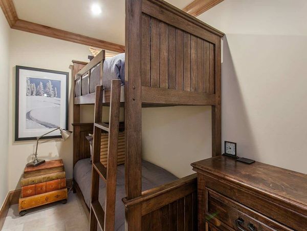 Luxury Vail Vacation Condo Sleeps Ten Guests Walk to Lifts