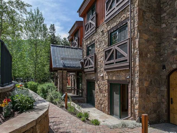 Luxury Vail Vacation Condo Sleeps Ten Guests Walk to Lifts