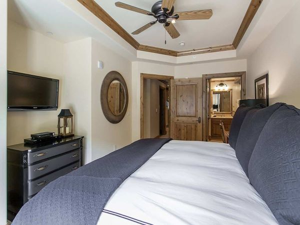 Luxury Vail Vacation Condo Sleeps Ten Guests Walk to Lifts