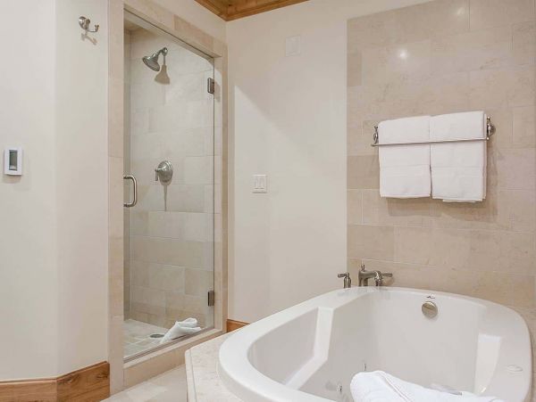 Luxury Vail Vacation Condo Sleeps Ten Guests Walk to Lifts