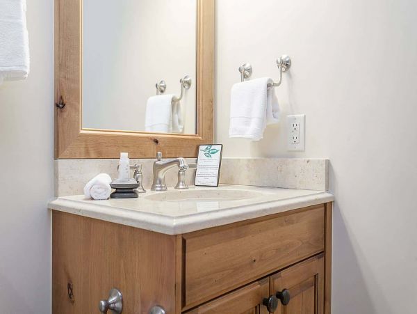 Luxury Vail Vacation Condo Sleeps Ten Guests Walk to Lifts