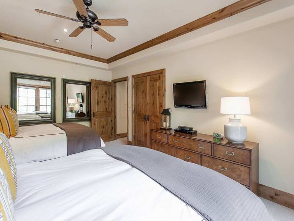Luxury Vail Vacation Condo Sleeps Ten Guests Walk to Lifts