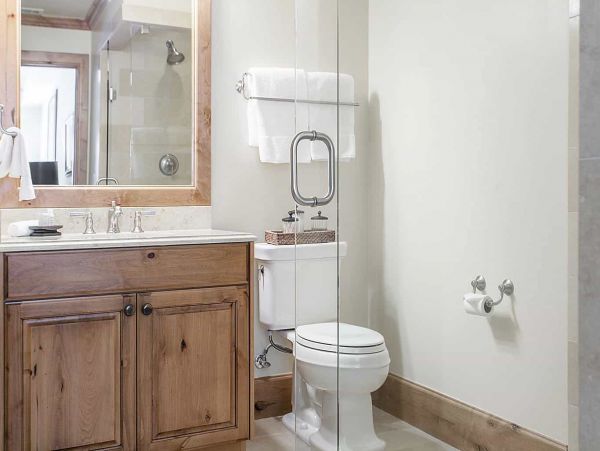 Luxury Vail Vacation Condo Sleeps Ten Guests Walk to Lifts