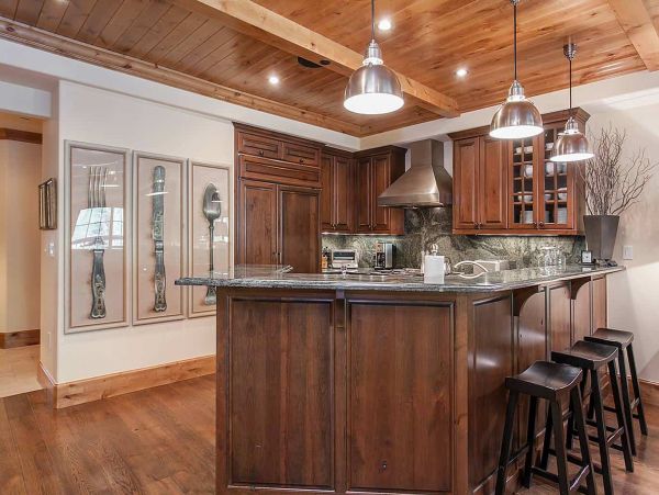 Luxury Vail Vacation Condo Sleeps Ten Guests Walk to Lifts