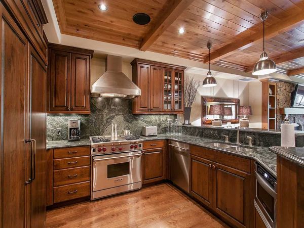 Luxury Vail Vacation Condo Sleeps Ten Guests Walk to Lifts