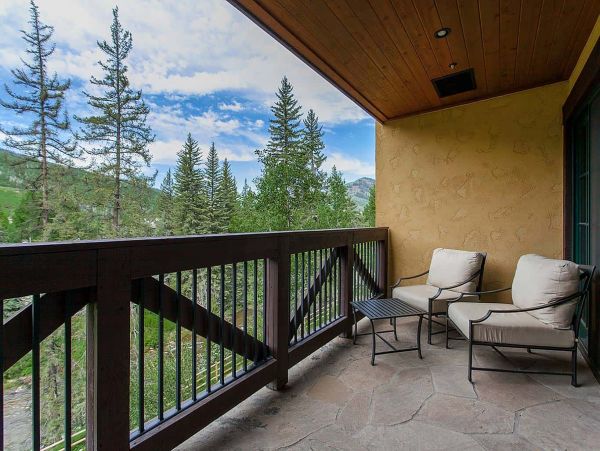 Luxury Vail Vacation Condo Sleeps Ten Guests Walk to Lifts