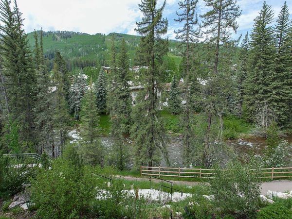 Luxury Vail Vacation Condo Sleeps Ten Guests Walk to Lifts
