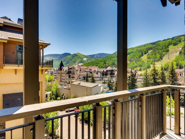 Vail Vacation Condo Sleeps Eight Guests.