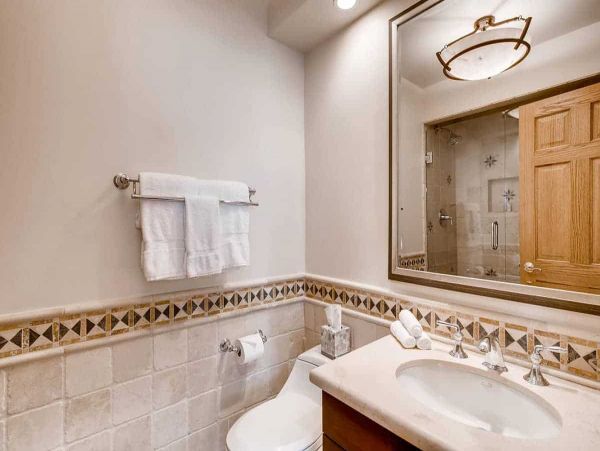 Vail Vacation Condo Sleeps Six Guests.