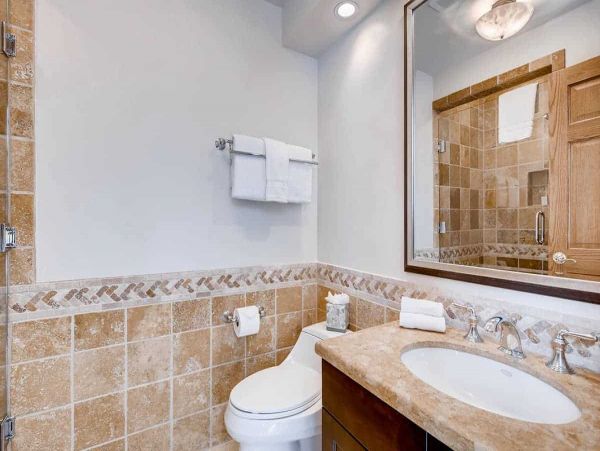 Vail Vacation Condo Sleeps Six Guests.