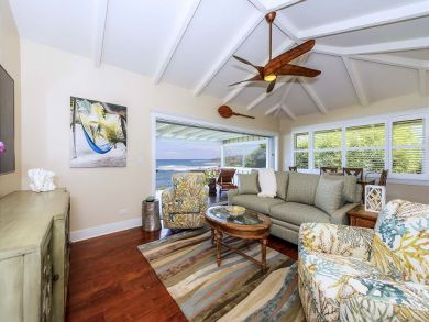 Lahaina Vacation Townhouse Sleeps Six Guests.
