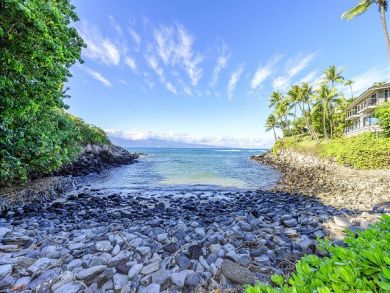 Lahaina Vacation Townhouse Sleeps Six Guests.