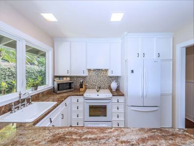 Lahaina Vacation Townhouse Sleeps Six Guests.