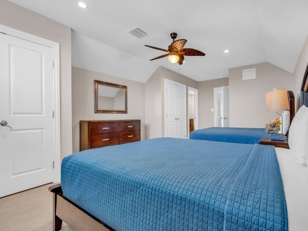 Canal Front 6 Bedroom Home in Marathon, Walk to Beach