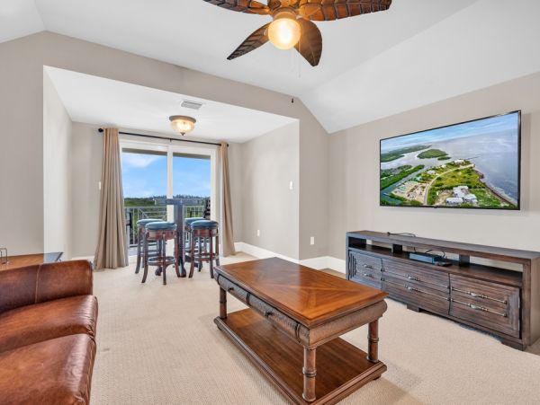 Canal Front 6 Bedroom Home in Marathon, Walk to Beach