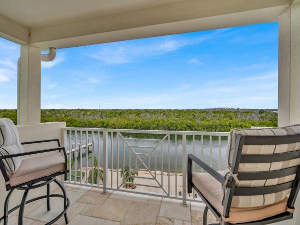 Canal Front 6 Bedroom Home in Marathon, Walk to Beach