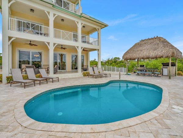 Canal Front 6 Bedroom Home in Marathon, Walk to Beach