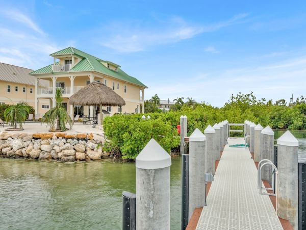 Canal Front 6 Bedroom Home in Marathon, Walk to Beach