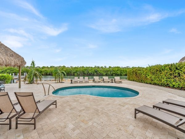 Canal Front 6 Bedroom Home in Marathon, Walk to Beach