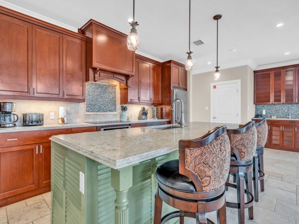 Canal Front 6 Bedroom Home in Marathon, Walk to Beach