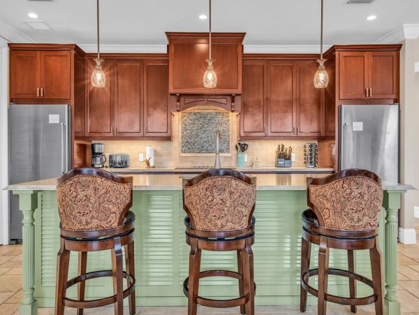 Canal Front 6 Bedroom Home in Marathon, Walk to Beach