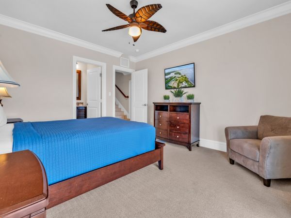 Canal Front 6 Bedroom Home in Marathon, Walk to Beach