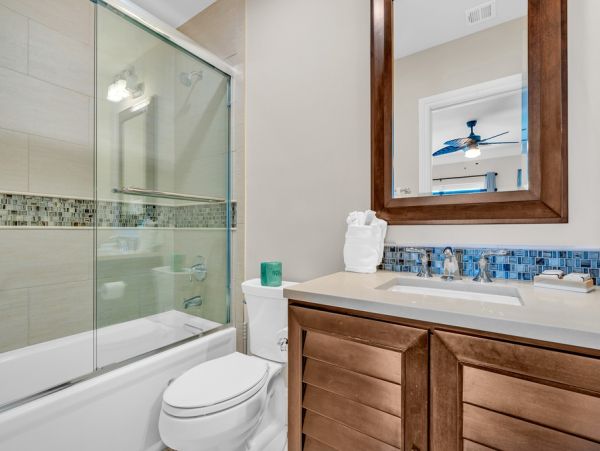 Canal Front 6 Bedroom Home in Marathon, Walk to Beach