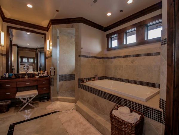 Elite Ski in Ski out Park City Rental with 6 Bedrooms