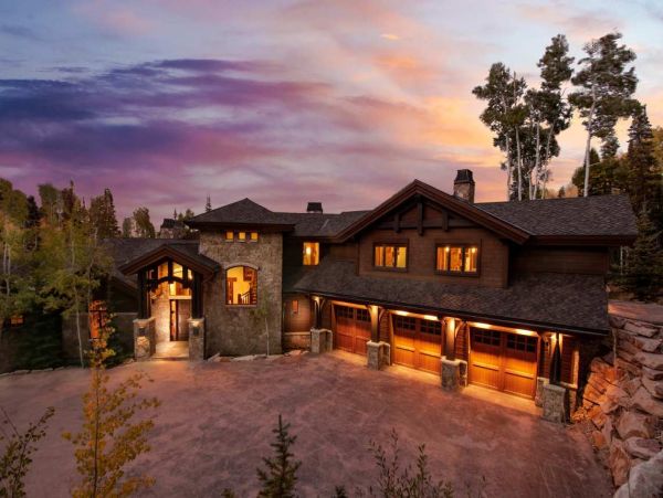 Elite Ski in Ski out Park City Rental with 6 Bedrooms