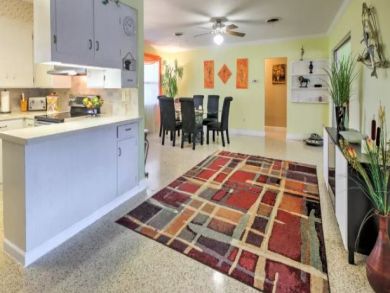 Sarasota 3 Bedroom Vacation Home with Caged Pool