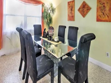 Sarasota 3 Bedroom Vacation Home with Caged Pool