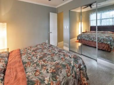 Sarasota 3 Bedroom Vacation Home with Caged Pool