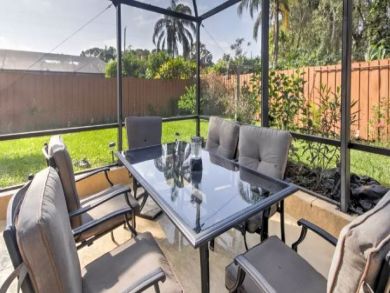 Sarasota 3 Bedroom Vacation Home with Caged Pool