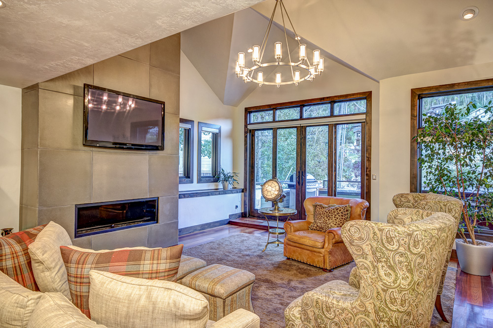 Five Bedroom Luxury Sits Between Deer Valley & Park City Five Bedroom Luxury Sits Between Deer Valley & Park City